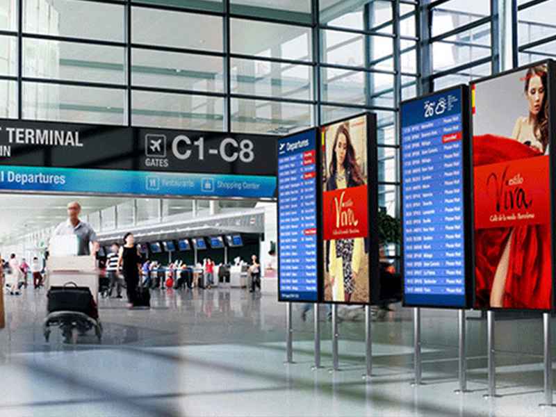  از ویدئو وال برای نمایش اطلاعات پرواز و نیز تبلیغات در فرودگاه‌ها استفاده می‌شود.