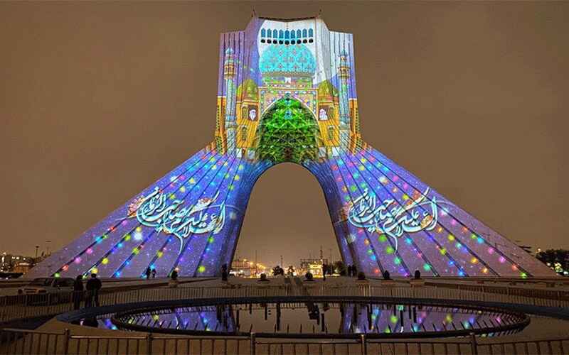 اجرای ویدئو مپینگ با تصاویر مذهبی بر روی برج آزادی