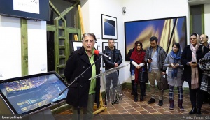 اجاره کیوسک لمسی نیوتک در افتتاحیه گالری رضا کیانیان